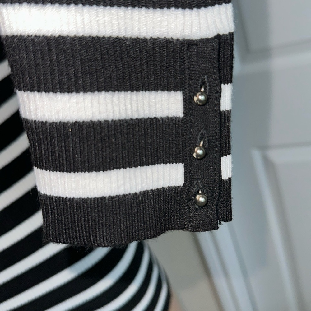 NWT White House Black Market Black and White Striped Long Sleeve Sweater Size M. - Picture 3 of 13